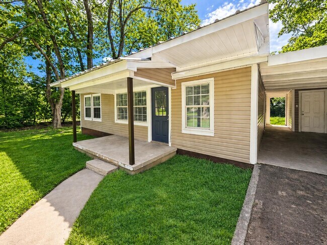 299 Francis St in Hawkins, TX - Foto de edificio - Building Photo