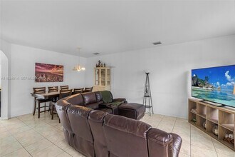 755 E Mowry Ct in Homestead, FL - Building Photo - Building Photo