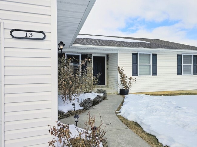 13 Overlook Ln in Newmanstown, PA - Building Photo - Building Photo