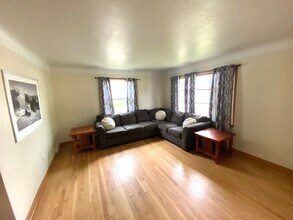 121 W Bagley Rd in Berea, OH - Building Photo - Building Photo