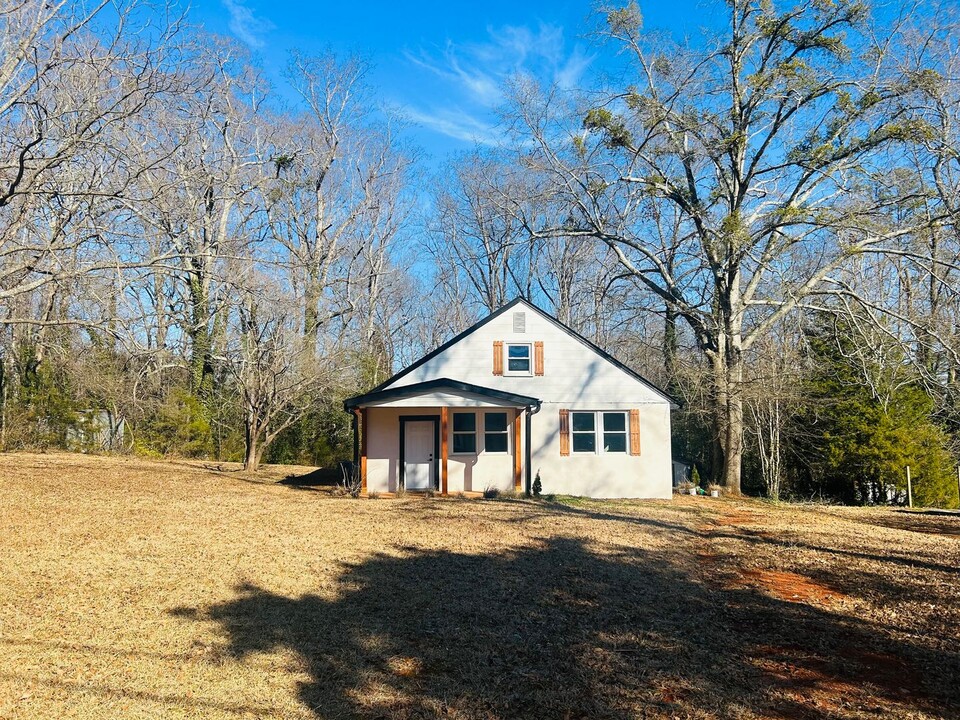 211 High Valley Blvd in Greenville, SC - Building Photo