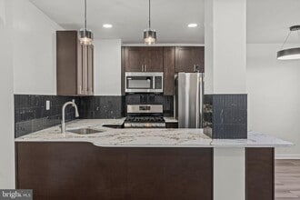 1104 Vernon Rd in Philadelphia, PA - Building Photo - Building Photo