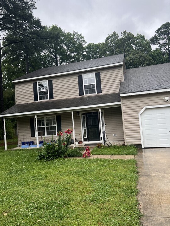5812 Bartee St in Norfolk, VA - Building Photo