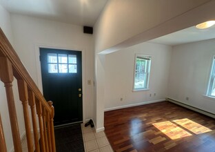 201 Elm St, Unit single in Cambridge, MA - Building Photo - Building Photo