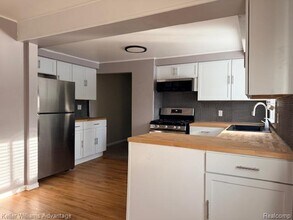 2365 Rolandale St in West Bloomfield Township, MI - Building Photo - Building Photo