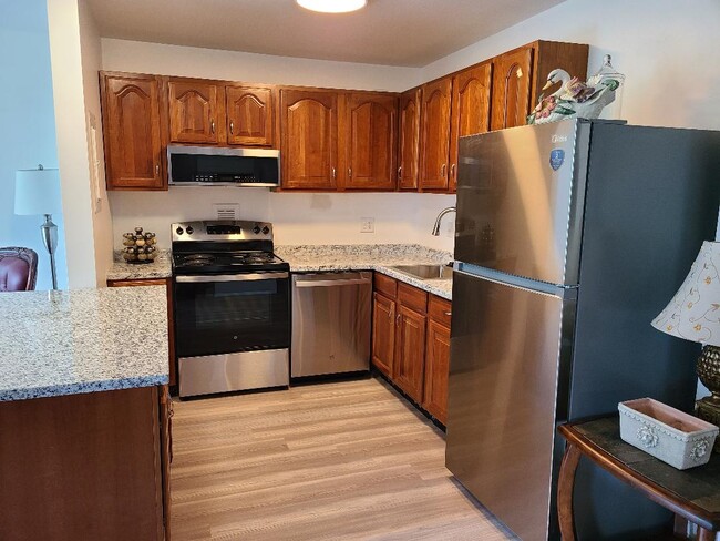 1800 Roundhill Rd, Unit 1205 in Charleston, WV - Building Photo - Building Photo