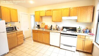 31 Quint Ave in Boston, MA - Building Photo