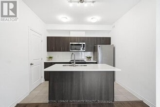 40 Jaguar Pvt in Stittsville, ON - Building Photo - Building Photo