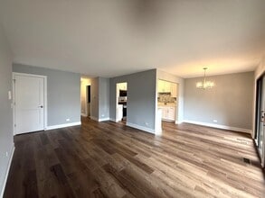 1221 Sandhurst Ct in Schaumburg, IL - Building Photo - Building Photo