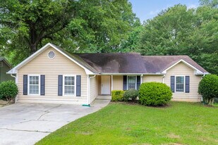10439 Candlelight Rd in Jonesboro, GA - Building Photo