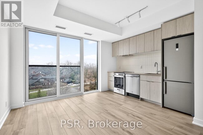 1660 Bloor St W in Toronto, ON - Building Photo - Building Photo