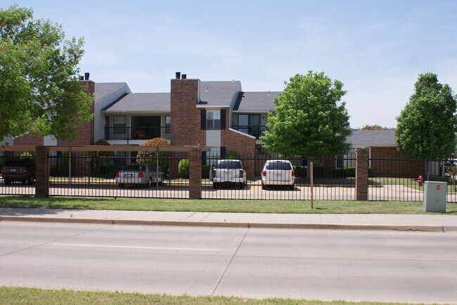 3000 Chautauqua Ave in Norman, OK - Building Photo - Building Photo