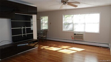 502 Barclay Manor, Unit 5B in Newburgh, NY - Building Photo - Building Photo
