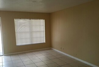 2005 N Kelley Ave in Kissimmee, FL - Building Photo - Building Photo