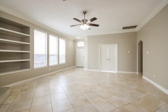 19033 Hammer Ln in Porter, TX - Foto de edificio - Building Photo