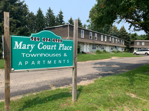 Mary Court Place Apartments in Alma, MI - Foto de edificio