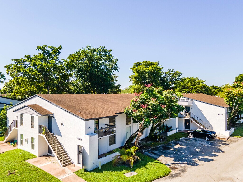 Sunrise On The Green Apartments in Sunrise, FL