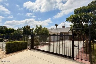 13628 Addison St in Los Angeles, CA - Building Photo - Building Photo