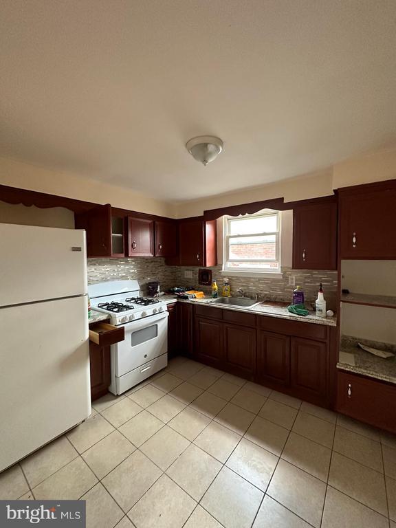 2230 Hoffnagle St in Philadelphia, PA - Building Photo - Building Photo