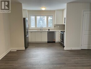 124 Squire Dr in Ajax, ON - Building Photo - Building Photo