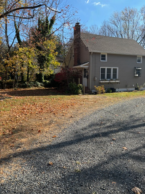 11 Plainsboro Rd in Cranbury, NJ - Building Photo