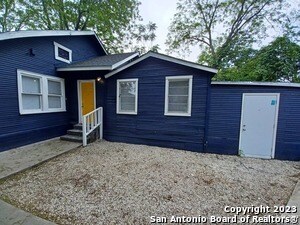 1515 Montana St in San Antonio, TX - Building Photo