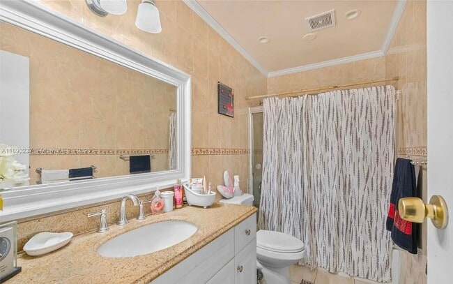 1041 NW 196th Terrace in Miami, FL - Building Photo - Building Photo