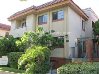 215 E Maple St in Glendale, CA - Foto de edificio