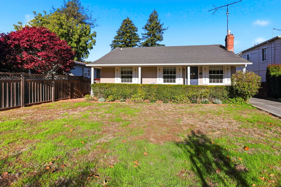 740 Laurel Ave in Burlingame, CA - Building Photo