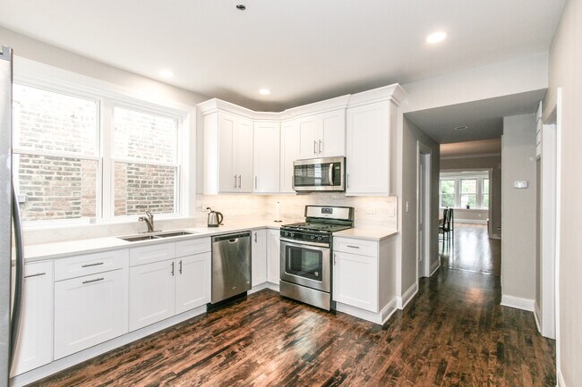 5317 W Montrose Ave in Chicago, IL - Building Photo - Building Photo