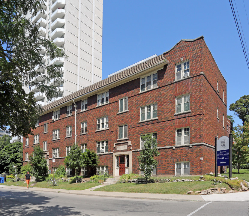 Oak Park Apartments in Hamilton, ON - Building Photo