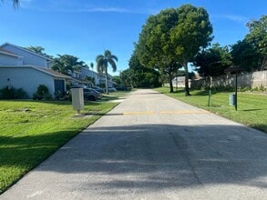 1581 Woodbridge Lakes Cir in West Palm Beach, FL - Building Photo - Building Photo