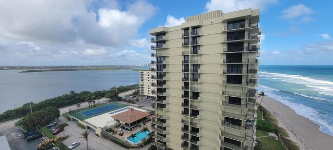 5440 N Ocean Dr, Unit 1204 in Riviera Beach, FL - Building Photo - Building Photo