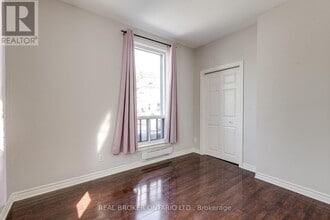 371 Jones Ave in Toronto, ON - Building Photo - Building Photo