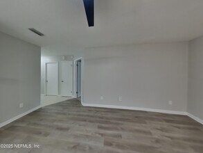 4963 Beige St in Jacksonville, FL - Building Photo - Building Photo