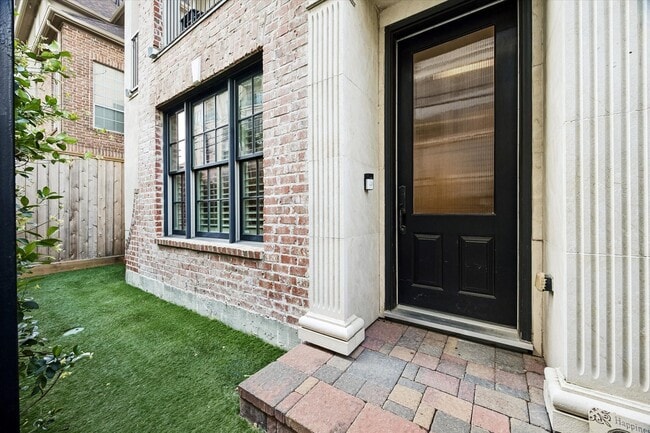 1521 Oakdale St in Houston, TX - Foto de edificio - Building Photo