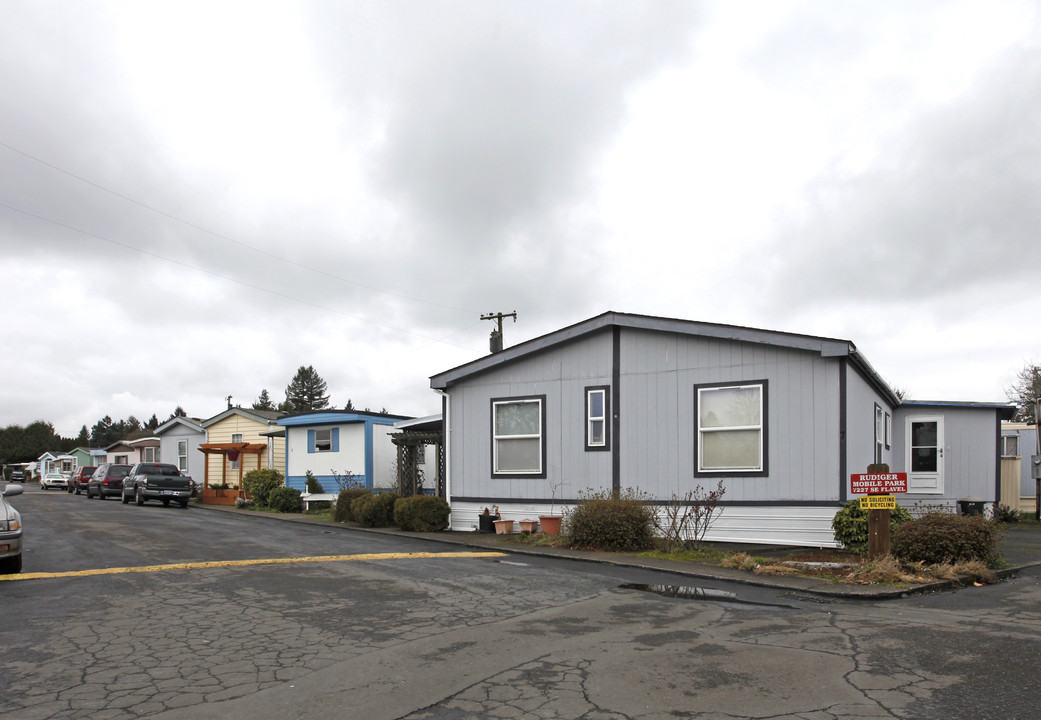 Rudiger Mobile Home Park in Portland, OR - Building Photo