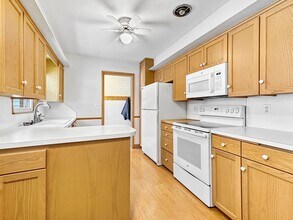 341 Herman Terrace in Hopkins, MN - Foto de edificio - Building Photo