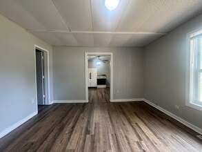 1110 E Ruth St in Benton, IL - Building Photo - Building Photo