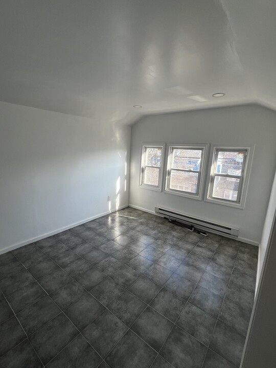 425 Leslie St, Unit #3 in Newark, NJ - Building Photo