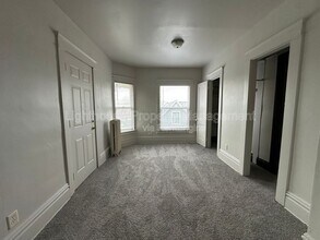 566 Capital Ave SW in Battle Creek, MI - Building Photo - Building Photo