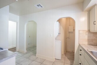 1220 S Zunis Ave in Tulsa, OK - Building Photo - Building Photo