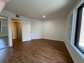 8300 Manitoba St in Los Angeles, CA - Building Photo - Building Photo