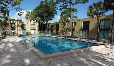 University Townhomes in Jacksonville, FL - Building Photo - Building Photo