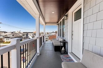 21 N Wyoming Ave, Unit B in Ventnor City, NJ - Building Photo - Building Photo