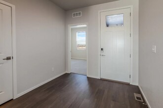 6039 Red Barn in Timnath, CO - Foto de edificio - Building Photo