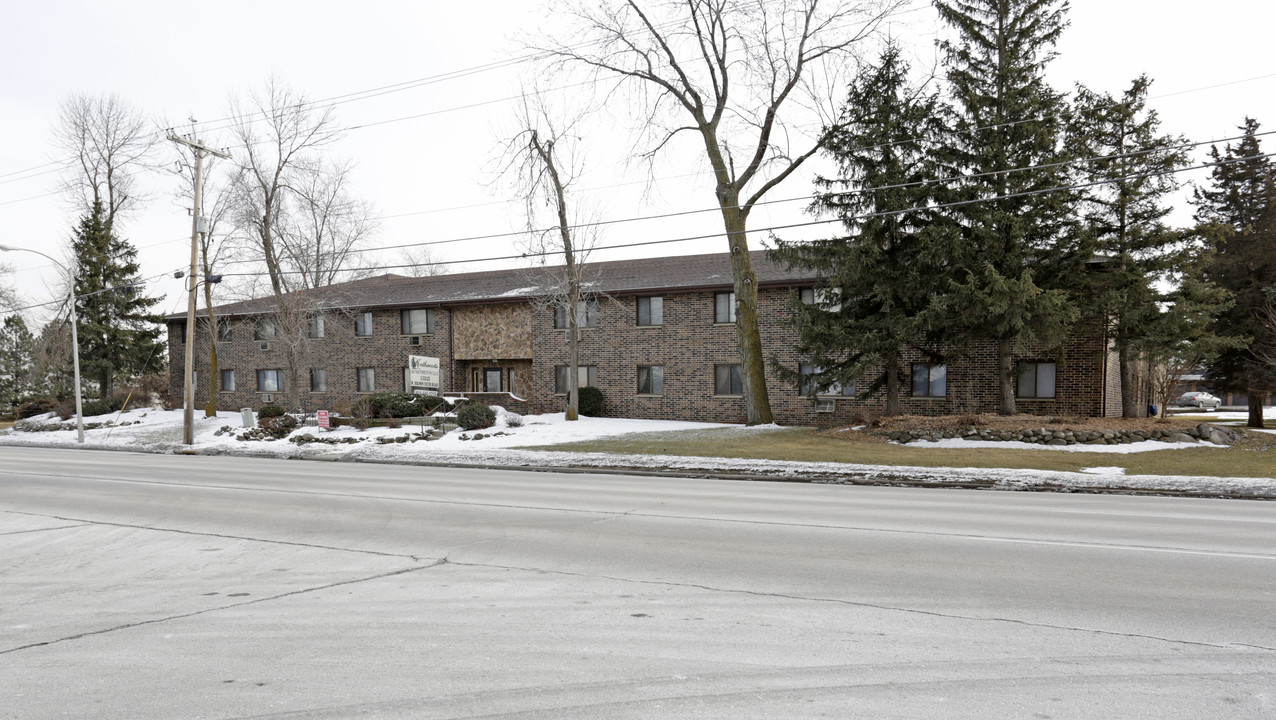 Northwoods Apartments in Milwaukee, WI - Building Photo