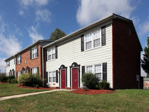 Clemmons Trace Village Apartments in Clemmons, NC - Building Photo - Building Photo