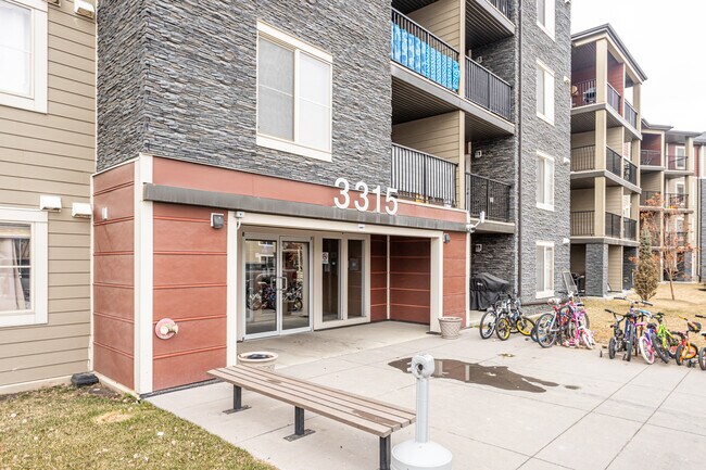 4920 34A Ave SW in Edmonton, AB - Building Photo - Primary Photo