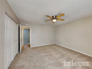 1439 Leafwood Ct in Tarpon Springs, FL - Foto de edificio - Building Photo